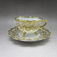 オールドノリタケ 金盛り唐草文足付カップ&ソーサー